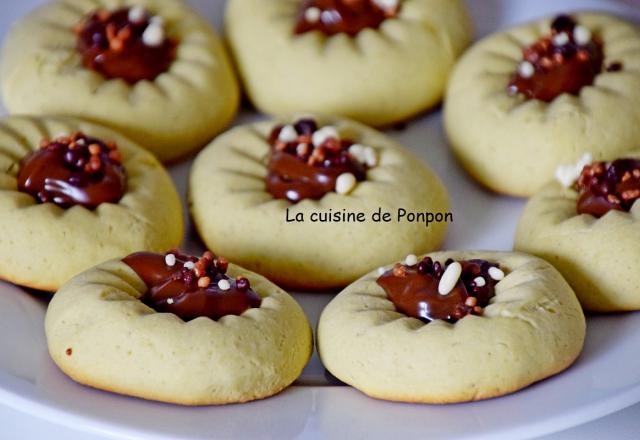 Biscuit au presse agrume à la crème de pistache et à la confiture de lait