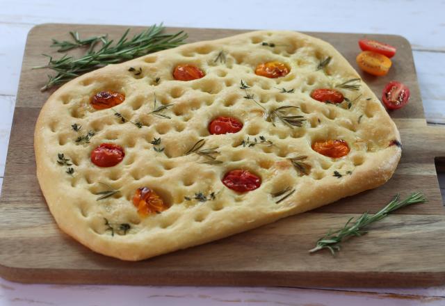 Focaccia aux tomates cerise et romarin