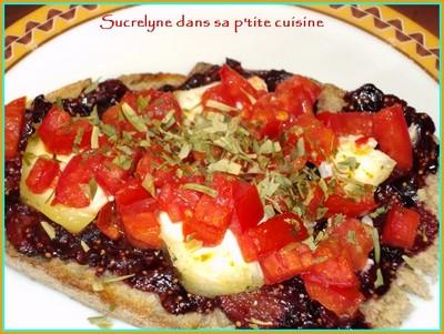 Tartine sucrée-salée figue-chèvre-tomate