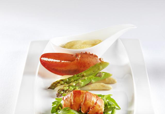 Homard sur lit d'asperges/roquette et sauce citronnée