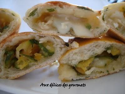 Chaussons aux courgettes, chèvre, miel, et abricots secs