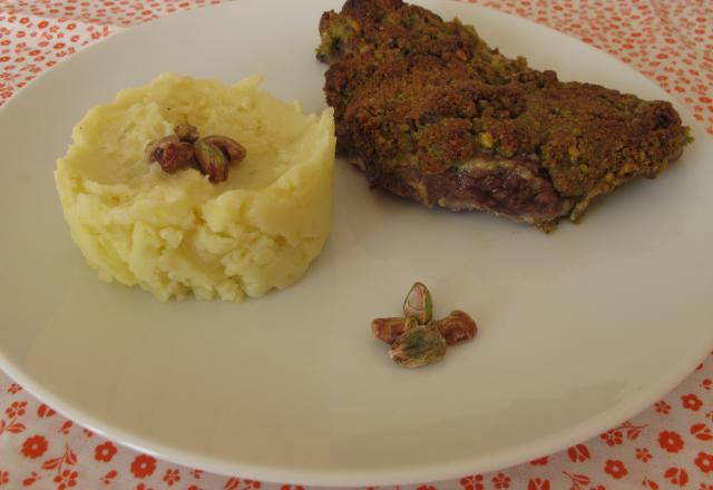 Agneau en croûte de pistache et sa purée de pommes de terre à la graisse d'oie