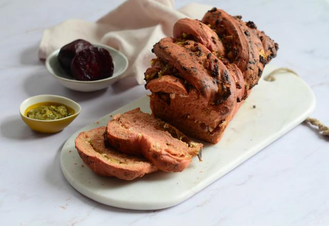 Babka salée au pesto, feta et lardons