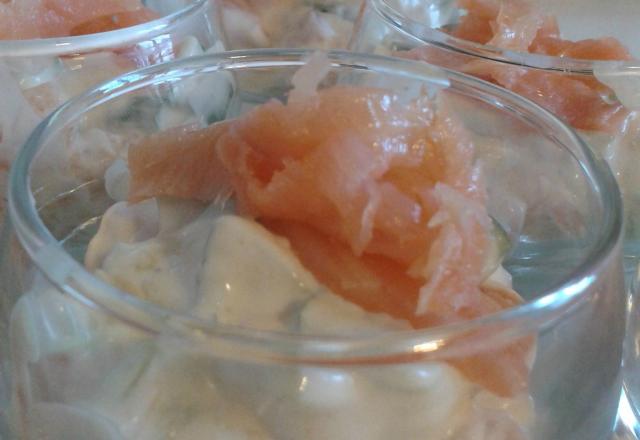 Verrine de concombre et saumon au gingembre