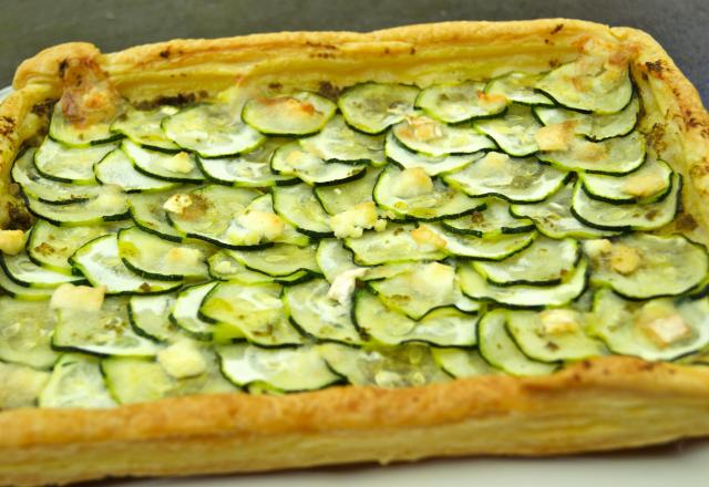 Tarte fine aux courgettes, chèvre et pesto