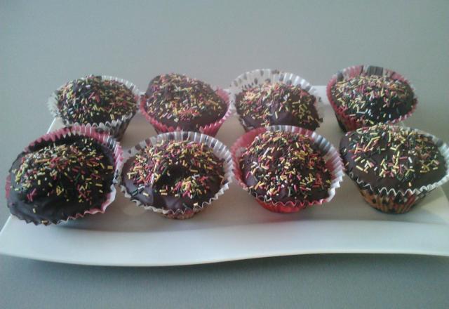 Cupcakes fourrés et glacés au chocolat