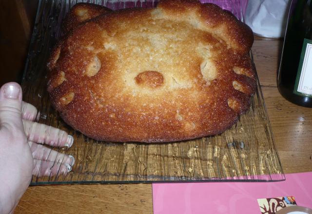 Gâteau au yaourt avec morceaux de pomme