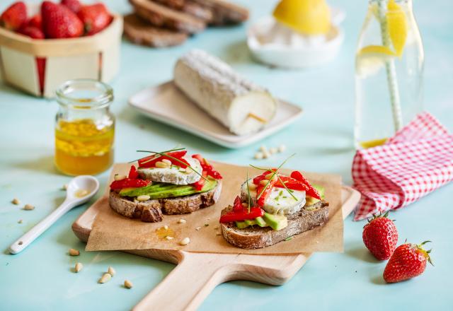 Tartine de Sainte-Maure-de-Touraine AOP, fraises et avocat