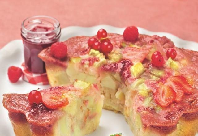 Gâteau aux pommes et fruits rouges