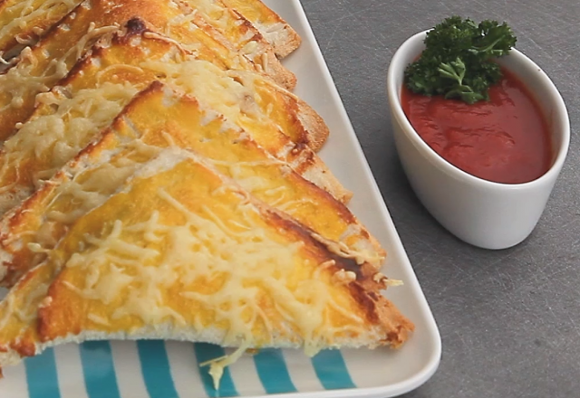 Petits chaussons au pain de mie et à la viande hachée