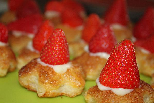 Fleurs feuilletées aux fraises