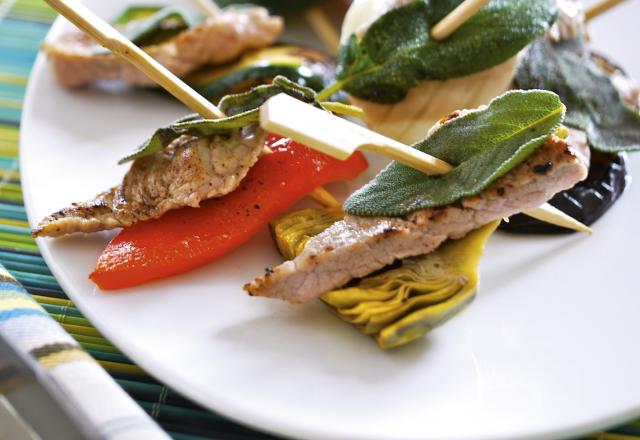 Brochettes façon saltimbocca de veau