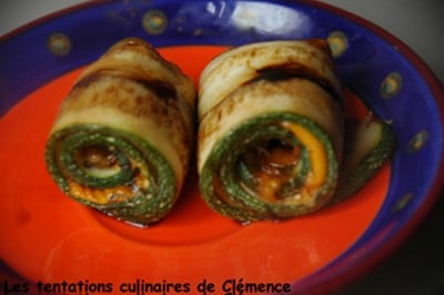 Roulés de courgette à la mimolette, thym et crème de balsamique