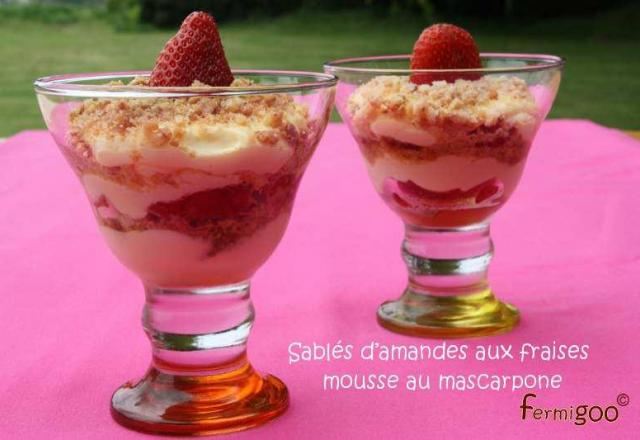 Sablés d'amandes aux fraises, mousse au mascarpone