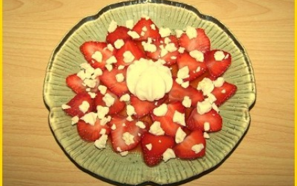 Carpaccio de fraises aux éclats de meringue