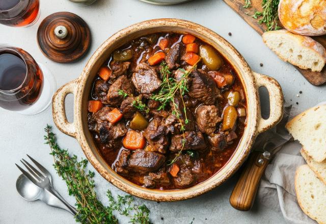 Bœuf bourguignon : combien de temps faut-il faire mijoter ce plat pour obtenir une viande vraiment fondante ?