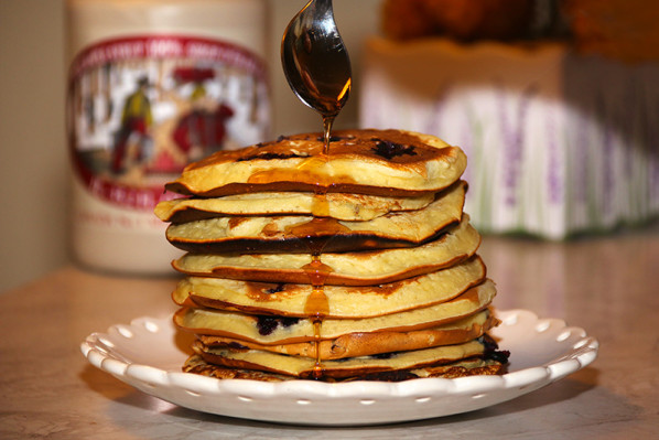 Pancakes aux myrtilles et sirop d'érable