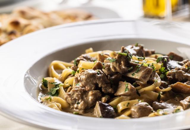 “Une symphonie de saveurs” : des tagliatelles aux champignons avec leur émincé de veau, la recette de Julie Andrieu entre France et Italie !