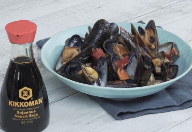 Moules marinières au gingembre, tomates et sauce soja salée