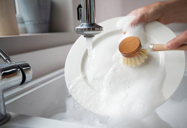 Pas efficaces ou dangereux pour votre peau, quels sont les pires liquides vaisselles du marché ?