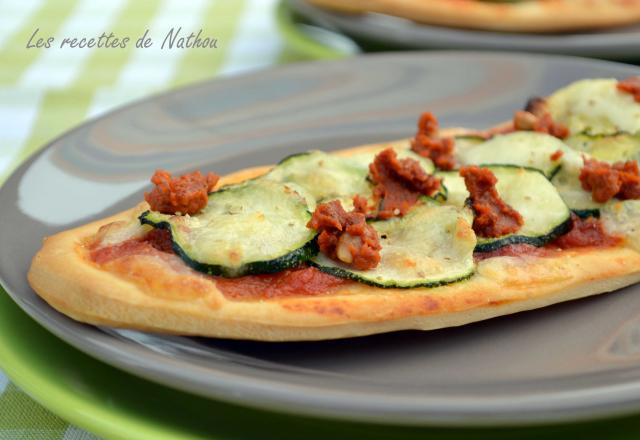 Pizzetta "veggie" courgette et pesto rouge