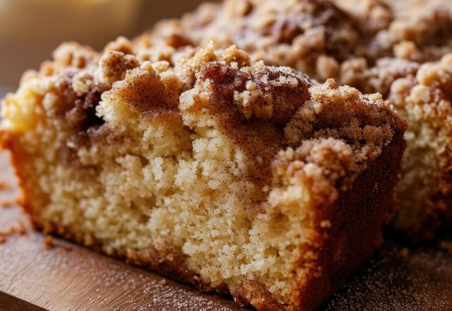 Entre l’un et l’autre, Laurent Mariotte n’a pas pu choisir et propose simplement un cake crumble poire et chocolat !