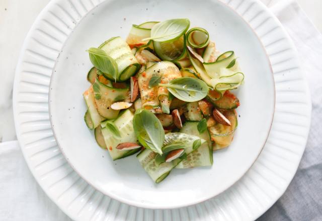 Tagliatelles de concombres de France en pesto au piment, miel et amandes