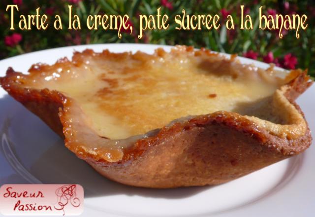 Tarte à la crème sur pâte sucrée à la banane