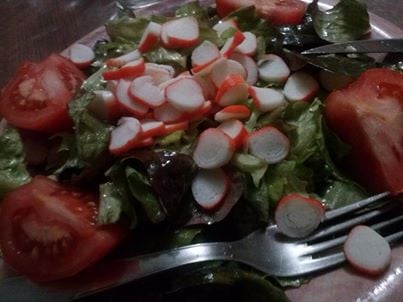 Salade surimi et tomate