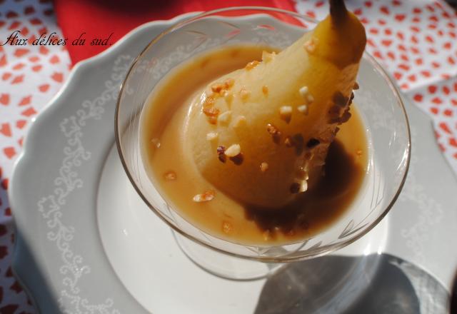 Poires pochées au sirop de cannelle et crème caramel au beurre salé