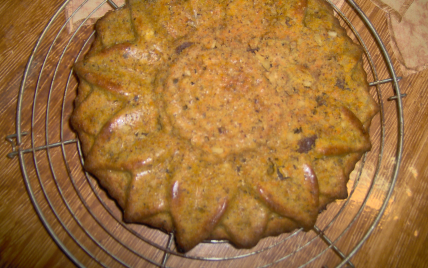 Gâteau aux carottes, raisins et noisettes