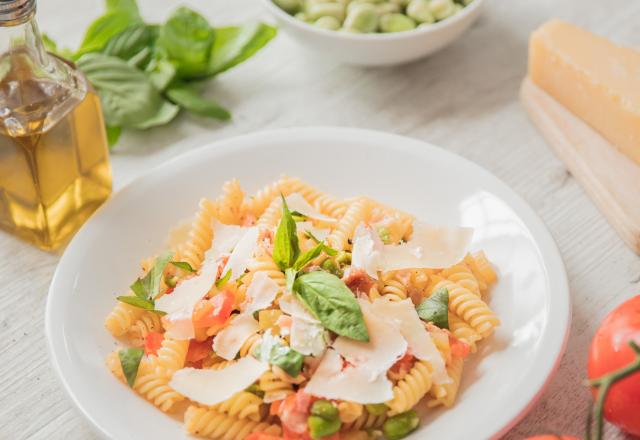 Fusilli aux fèves, bacon et parmesan