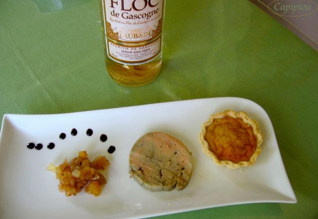 Foie gras et son chutney de pomme, tartelette à l'ail confit