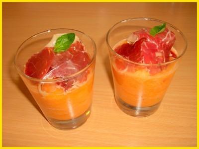 Soupe originale de melon au basilic et jambon sec