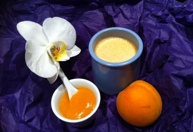 Panna Cotta à l'ancienne, coulis d'abricot à l'Ylang Ylang