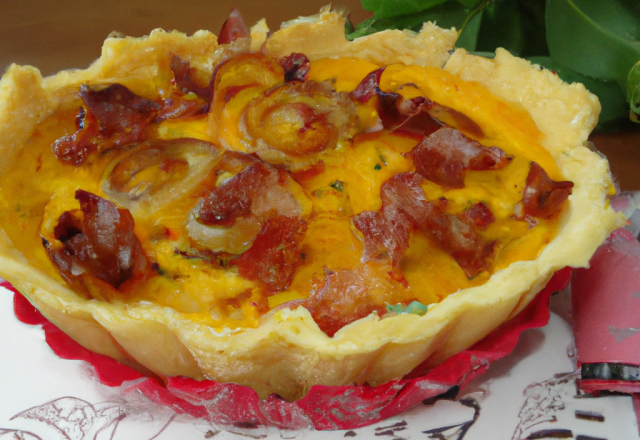 Petite quiche aux oignons mimolette lardons