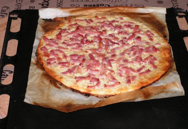 Pizza blanche aux lardons