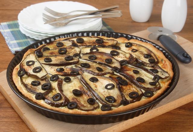 Tarte aux aubergines, féta et olives noires