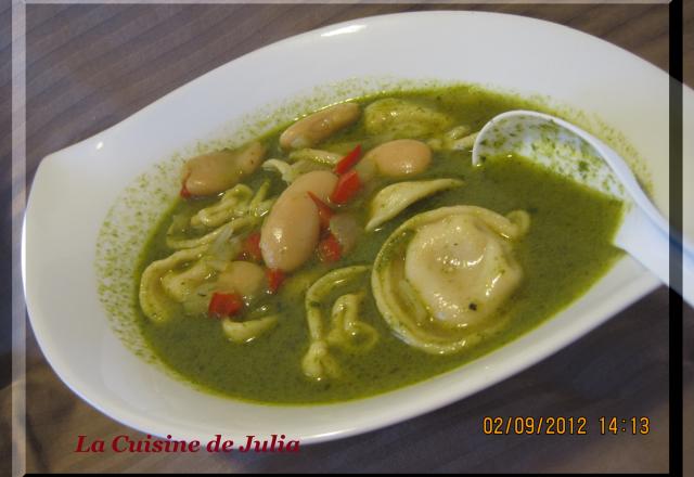 Soupe de raviolis  au pesto (in brodo al pesto)