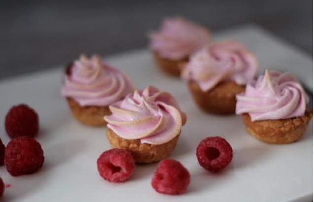 Tartelette à la framboise meringuée