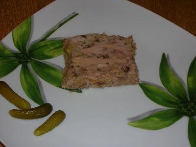 Terrine de volaille aux morilles et foie gras