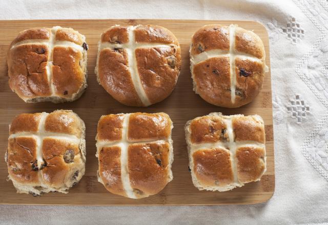 Hot cross buns