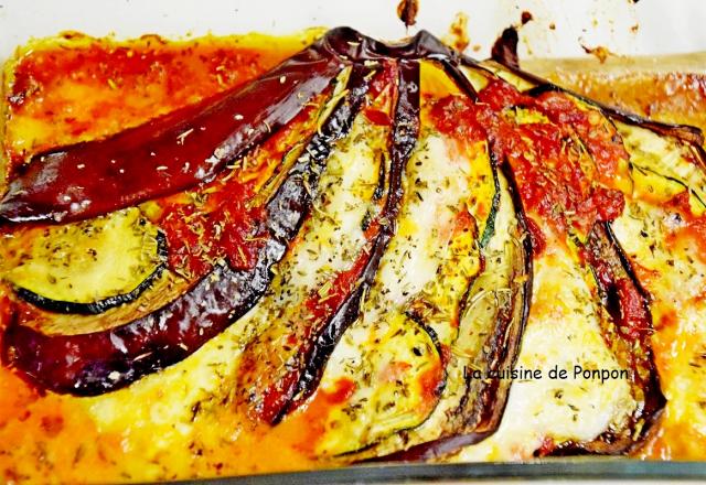 Éventail d'aubergine au confit de poivron rouge et herbes de Provence, plat végétarien