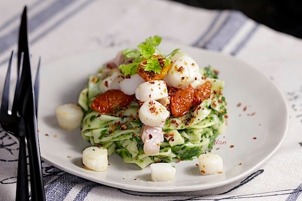 Pâtes fraîches aux épinards, pétoncles et tomates confites