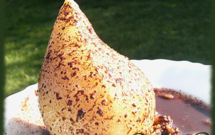 Poire fondante sur sablé de spéculoos et sa sauce au chocolat roquefort