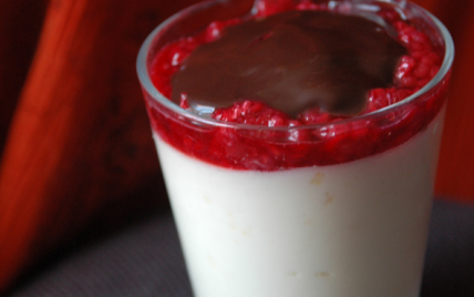 Verrine de crème de citron, framboise et chocolat