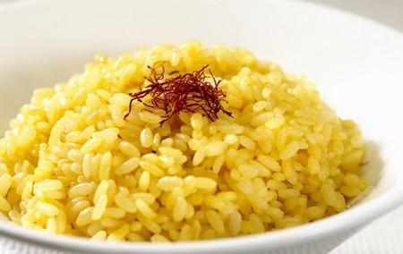 Riz au safran, noix et cannelle