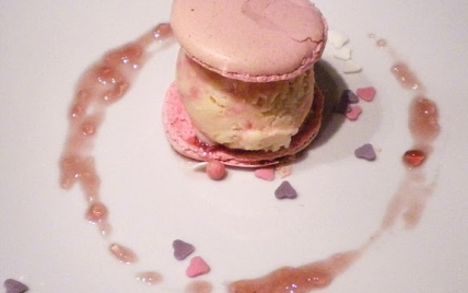 Glace au chocolat blanc et aux brisures de macarons