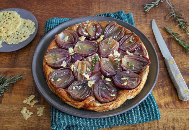 Tarte tatin aux oignons rouges et tuiles de parmesan