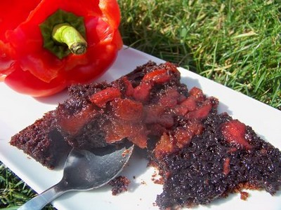 Gâteau fondant au poivron rouge piment d'espelette et chocolat noir